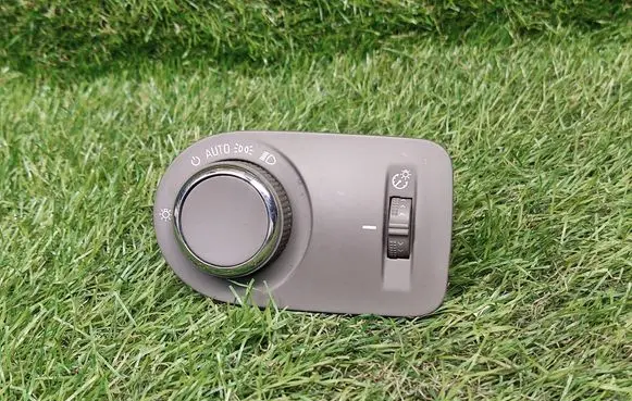 Chevrolet Cruze II Light switch 39059536