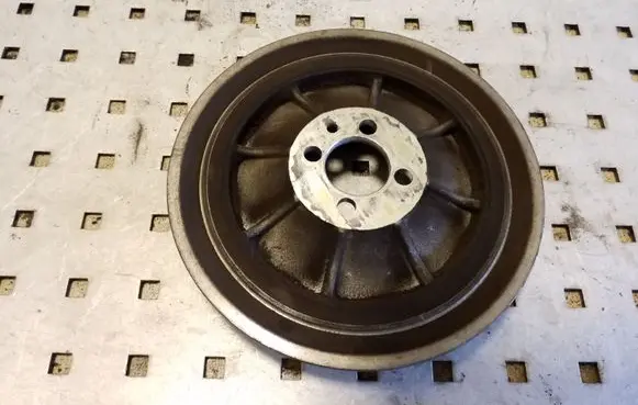 Opel Zafira C Crankshaft pulley 55586935