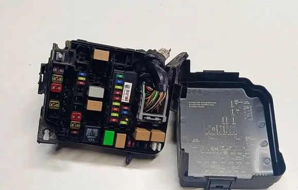 Hyundai i30 Fuse box set 919513X160S9 919513X160 91950A6731