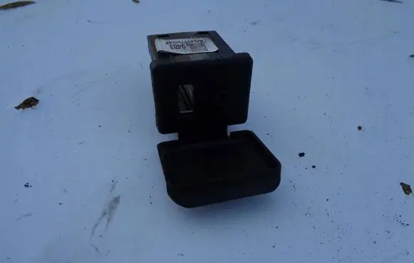 Mercedes-Benz ML W164 AUX in-socket connector 