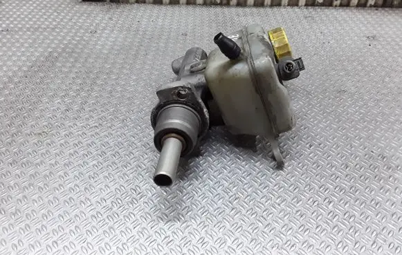 Skoda Roomster (5J) Master brake cylinder