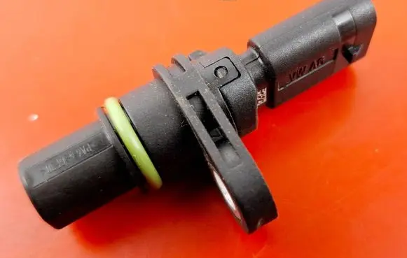 Volkswagen Tiguan Camshaft position sensor 04L907601A
