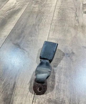 Toyota Aygo AB10 Front seatbelt buckle e03451
