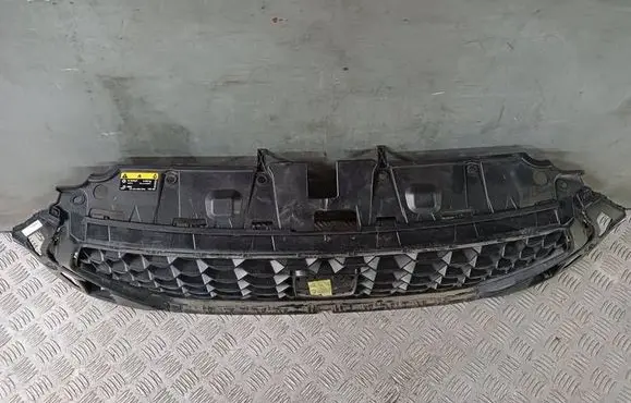 Seat Ateca Front bumper upper radiator grill 575853654M 575853654N