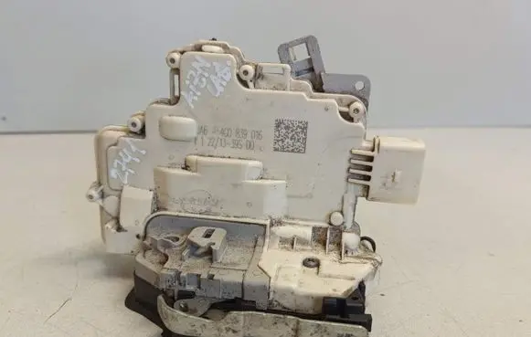 Audi Q3 8U Front door lock 8J2837016A
