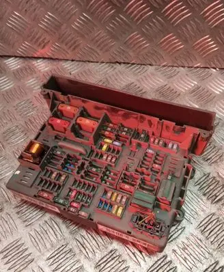 BMW 1 E81 E87 Fuse box set 9119445