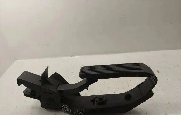 Mercedes-Benz C W203 Accelerator throttle pedal A2113000404 91718311
