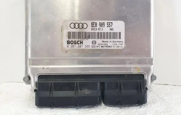 Audi A4 S4 B6 8E 8H Engine control unit/module 8E0909557 26SA7965 0261207285