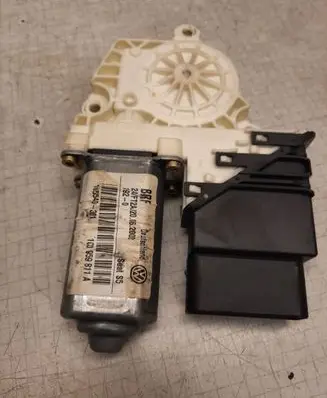 Seat Toledo II (1M) Rear door window regulator motor 1C0959811A
