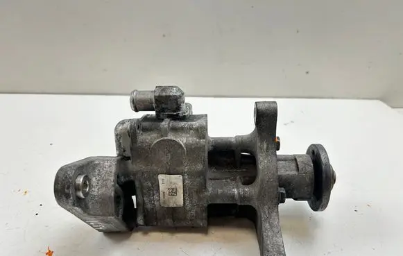 BMW 5 GT F07 Power steering pump 679649103