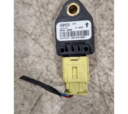 Hyundai i30 Airbag deployment crash/impact sensor 95930A6000 A6FLA72Y40087