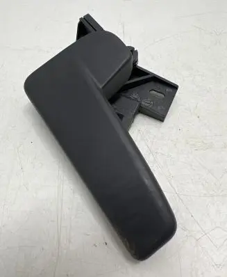 Volkswagen Golf VII Engine bonnet (hood) release handle 517823633B 6R1823533