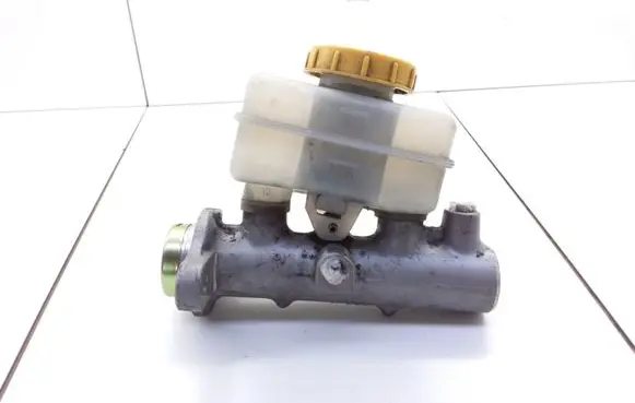 Master brake cylinder