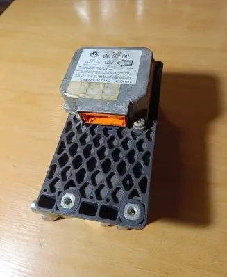 Volkswagen PASSAT B5 Airbag control unit/module 6N0909601 03950106 5WK4130