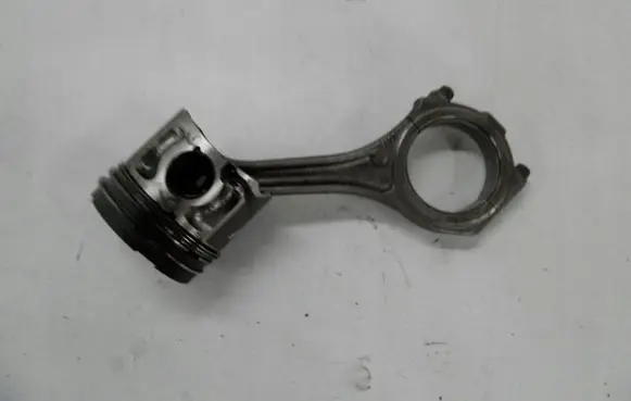 Volkswagen PASSAT B5.5 Piston 