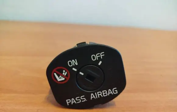 Volvo C30 Passenger airbag on/off switch 30795214 10110B1022