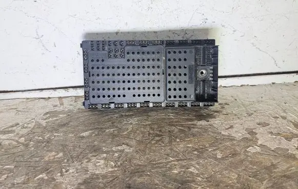 Volvo XC70 Fuse module 8651547 8651548 01W185