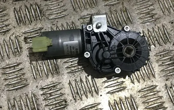 BMW 5 GT F07 Seat adjustment motor 0390204002