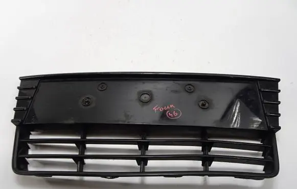 Ford Focus Front bumper lower grill BM5117K945B