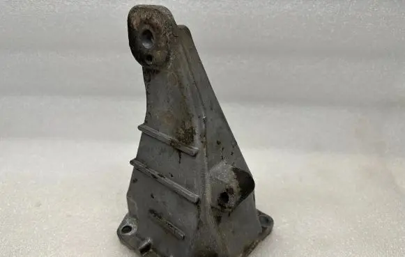 Suzuki Grand Vitara I Engine mounting bracket 200083