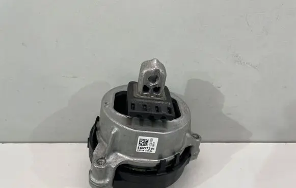 BMW 5 G30 G31 G38 Engine mount bracket 8482772