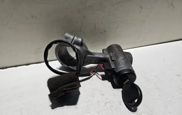 Nissan Sunny Ignition lock 9108
