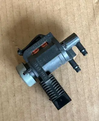 Volkswagen Golf IV Turbo solenoid valve 1J0906283C