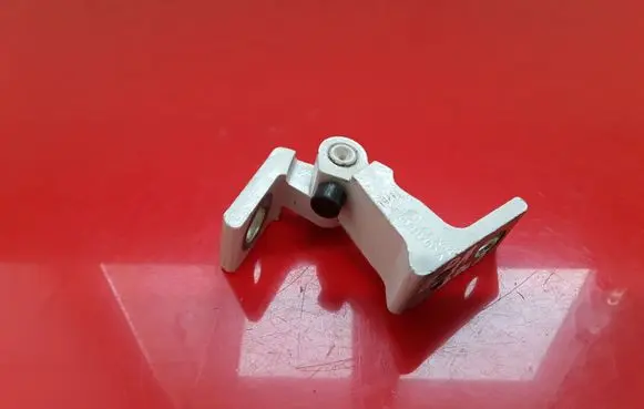 Skoda Yeti (5L) Rear door lower hinge 8K0831402A