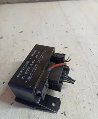 Mercedes-Benz A W168 Glow plug pre-heat relay 0255452832 899075000