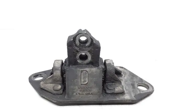 Volvo V70 Engine mount bracket 8624757