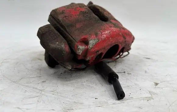 Volkswagen PASSAT B6 Front brake caliper