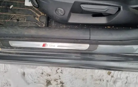 Audi A4 S4 B9 8W sill trim set (inner) brak