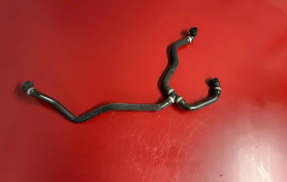 Engine coolant pipe/hose