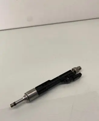 BMW X5 F15 Fuel injector 0261500172 7639994