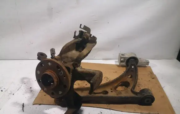 Skoda Octavia Mk2 (1Z) Front wheel hub spindle knuckle