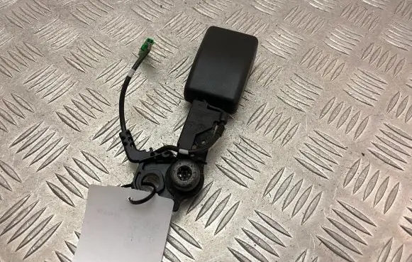 Volvo XC90 Rear seatbelt buckle 39842520