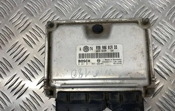 Volkswagen Golf IV Engine control unit/module 038906019DD 1039S00173 0281011065