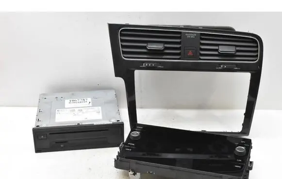 Volkswagen Golf Sportsvan Radio/CD/DVD/GPS head unit 5G6919605A