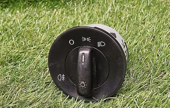 Skoda Octavia Mk2 (1Z) Light switch 1Z0941431F