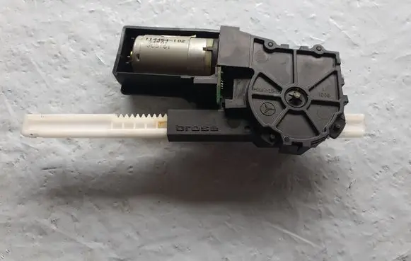 Mercedes-Benz SL R230 Seat adjustment motor 114454102 34501 303161