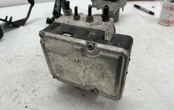 Volkswagen Touareg II ABS Pump 7P0614517P 7P0907379P