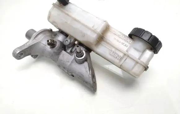 Renault Megane III Master brake cylinder 460910009R