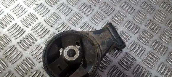 Mazda MPV Engine mount bracket