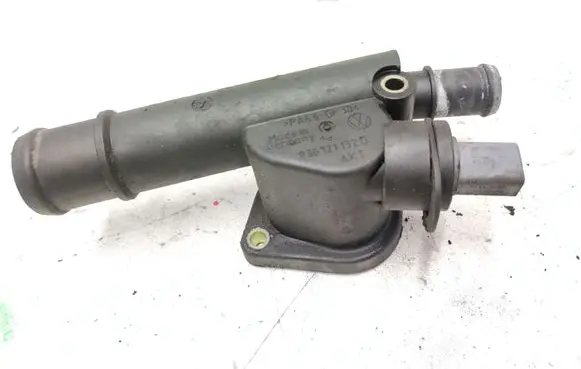 Audi A4 S4 B7 8E 8H Engine coolant pipe/hose 038121132G
