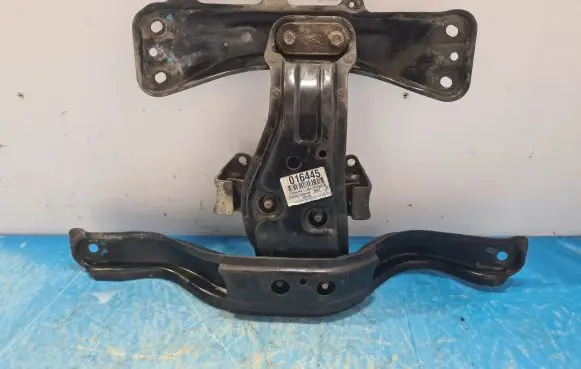 Subaru Impreza III Gearbox mounting bracket