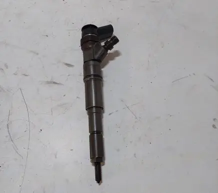 BMW 5 E60 E61 Fuel injector 7789661