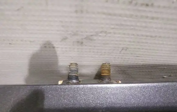 Tailgate/trunk/boot hinge