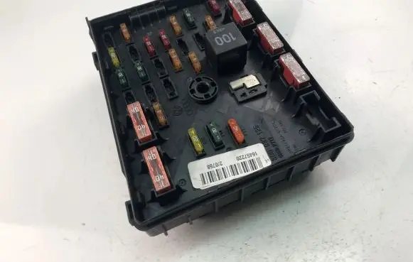 Volkswagen PASSAT B6 Fuse box set 1K0937125A