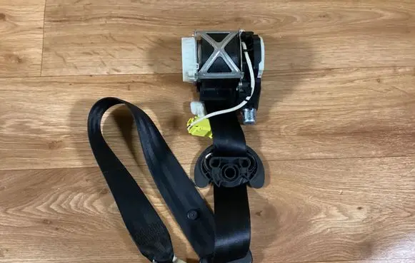 Volkswagen PASSAT B6 Front seatbelt 3C1857705F 33046823 YD419094060