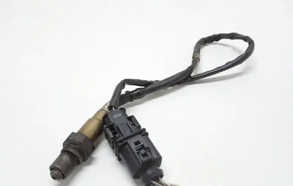 Volkswagen PASSAT B7 Lambda probe sensor 03L906262 0281004085